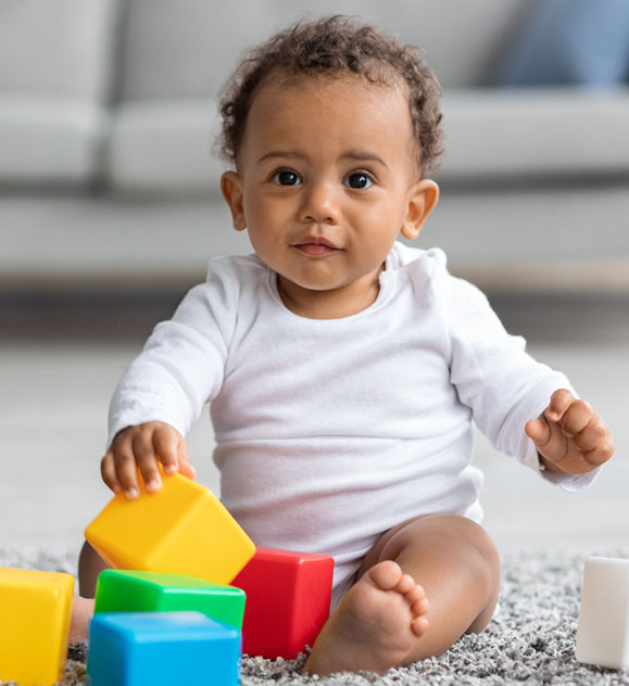 الأشهر الستة الأولى - معالم نمو رضيعك 